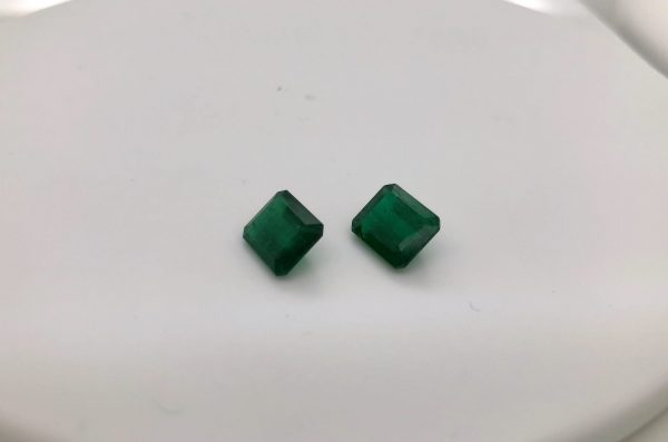 Natural emerald octagon gemstone, 7.05 carats, 10.8x8.8 mm, untreated and from Zambia. Perfect for creating elegant earrings, rings, or pendants. Birthstone for May.