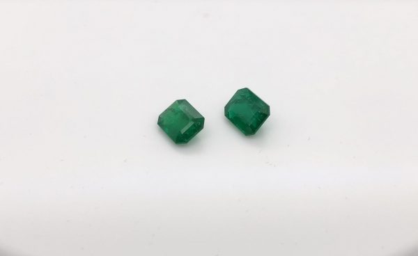 Natural emerald octagon gemstone, 4.12 carats, 9.1x7.2 mm, rich green color. Untreated and cut in India, perfect for jewelry. May birthstone. Origin: Zambia.