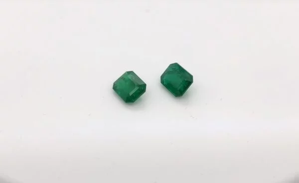 Natural emerald octagon gemstone, 4.12 carats, 9.1x7.2 mm, rich green color. Untreated and cut in India, perfect for jewelry. May birthstone. Origin: Zambia.