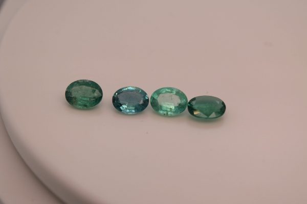 Natural emerald oval gemstones, 9x7 mm, 1.00-1.45 carats each. Ideal for earrings, rings, or pendants. Rich green color.