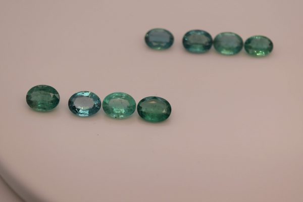 Natural emerald oval gemstones, 9x7 mm, 1.00-1.45 carats each. Ideal for earrings, rings, or pendants. Rich green color.